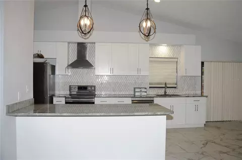 Kitchen - 2106 Whitlock Pl, Dover, FL 33527 photo 2 of 11