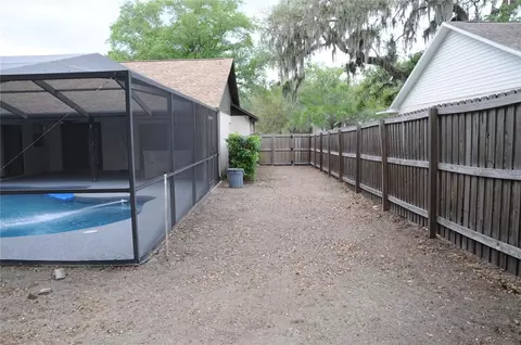 Exterior - 2106 Whitlock Pl, Dover, FL 33527 photo 16 of 25