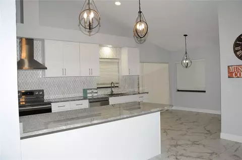 Kitchen - 2106 Whitlock Pl, Dover, FL 33527 photo 3 of 11