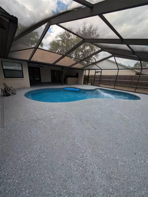 Exterior - 2106 Whitlock Pl, Dover, FL 33527 photo 12 of 25