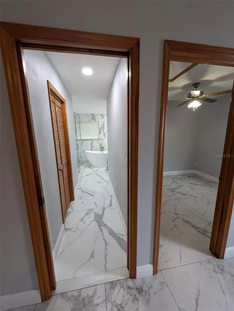 Entry Way - 2106 Whitlock Pl, Dover, FL 33527 photo 2 of 4