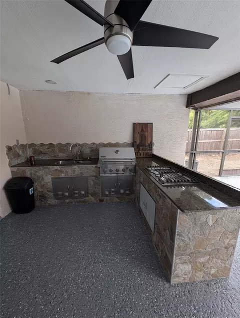 Kitchen - 2106 Whitlock Pl, Dover, FL 33527 photo 11 of 11