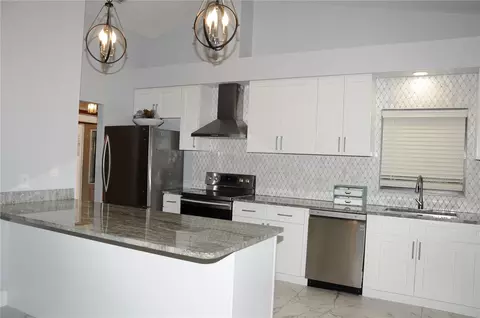 Kitchen - 2106 Whitlock Pl, Dover, FL 33527 photo 7 of 11