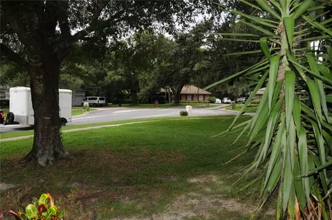 Exterior - 2106 Whitlock Pl, Dover, FL 33527 photo 6 of 25