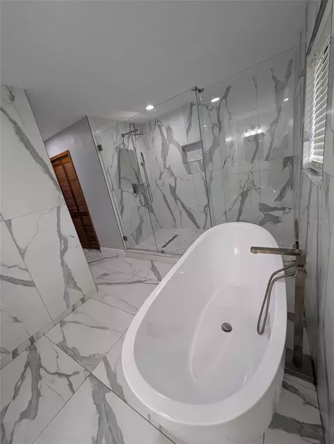 Bath - 2106 Whitlock Pl, Dover, FL 33527 photo 2 of 15