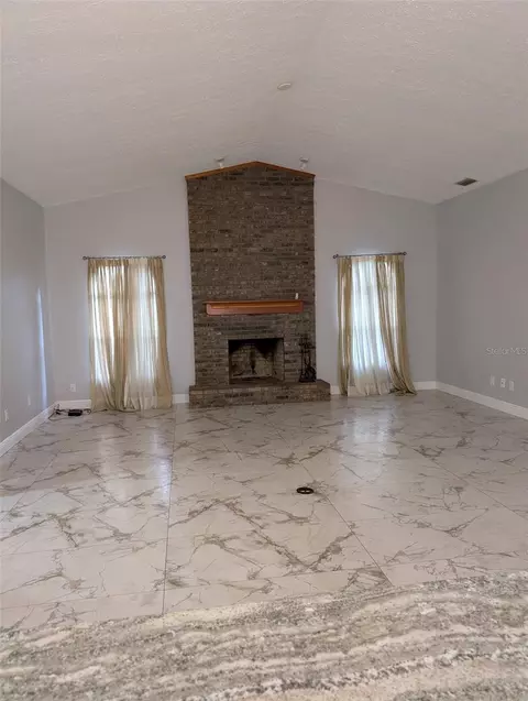 Living - 2106 Whitlock Pl, Dover, FL 33527 photo 2 of 5