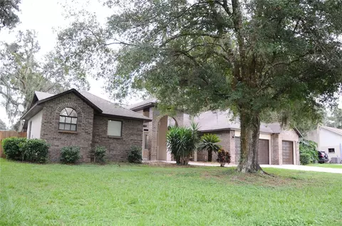 Exterior - 2106 Whitlock Pl, Dover, FL 33527 photo 5 of 25