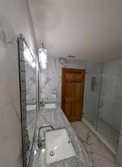 Bath - 2106 Whitlock Pl, Dover, FL 33527 photo 13 of 15
