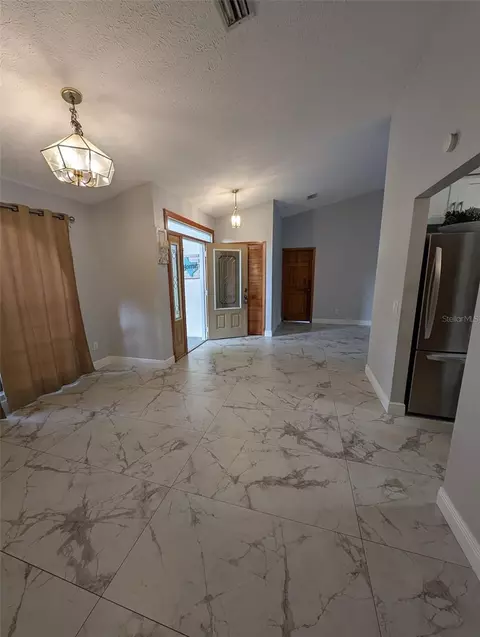 Entry Way - 2106 Whitlock Pl, Dover, FL 33527 photo 1 of 4