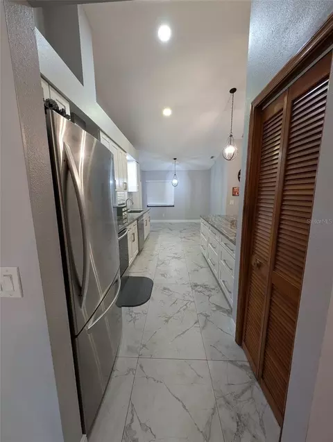 Kitchen - 2106 Whitlock Pl, Dover, FL 33527 photo 9 of 11
