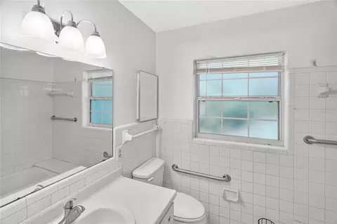 Bath - 432 NW 2nd Ave, Williston, FL 32696 photo 1 of 2