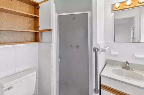 Bath - 432 NW 2nd Ave, Williston, FL 32696 photo 2 of 2