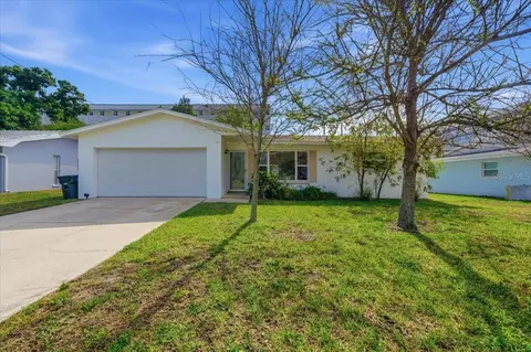 140 Patlin Cir E, Largo, FL 33770