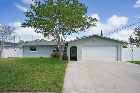13133 Dorchester Dr, Seminole, FL 33776