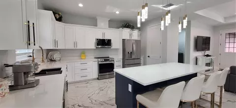 Kitchen - 7242 Elaine Dr, Webster, FL 33597 photo 2 of 6