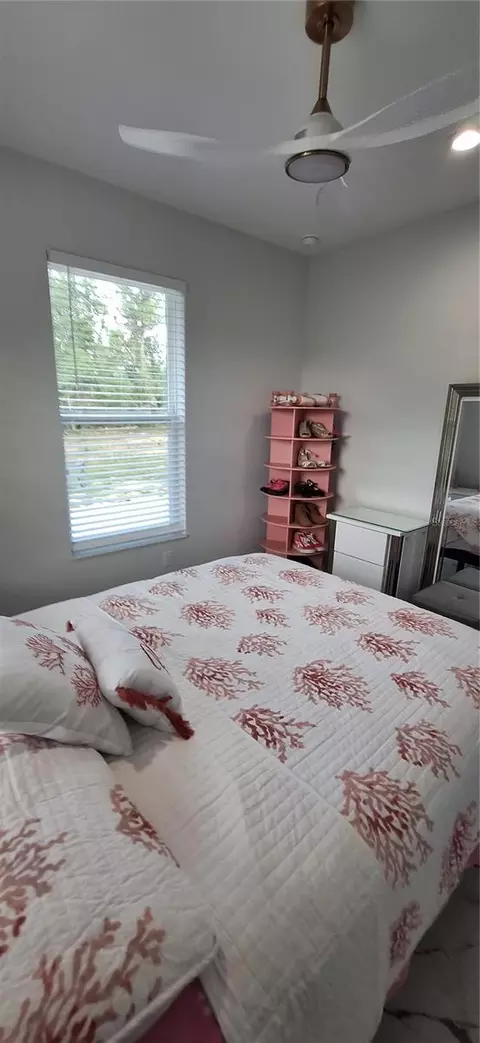 Bedroom - 7242 Elaine Dr, Webster, FL 33597 photo 1 of 7