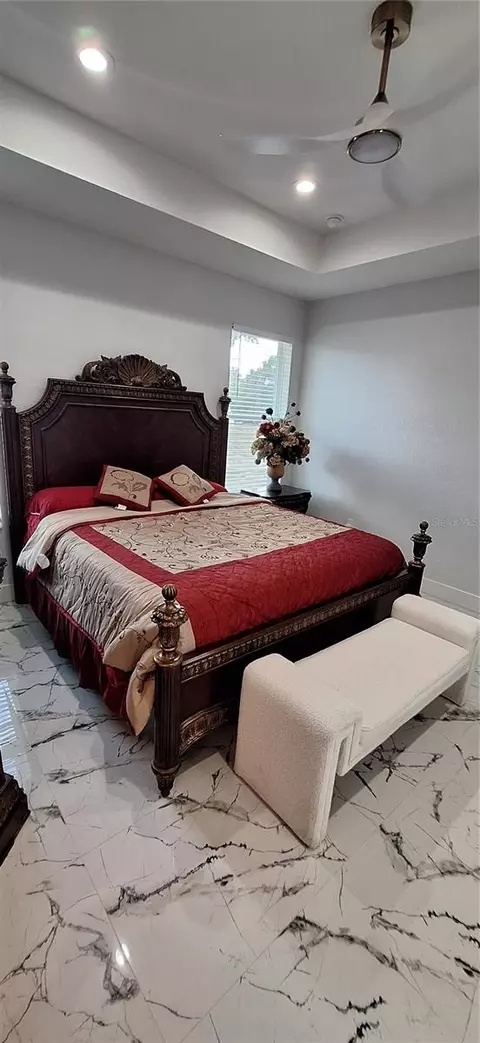 Bedroom - 7242 Elaine Dr, Webster, FL 33597 photo 5 of 7