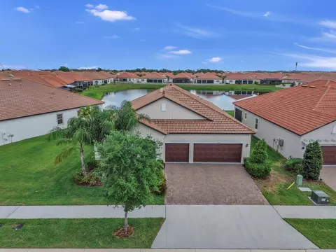 5336 Windy Grove Dr, Wimauma, FL 33598