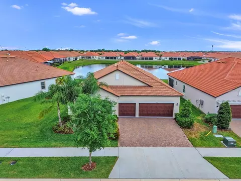 5336 Windy Grove Dr, Wimauma, FL 33598