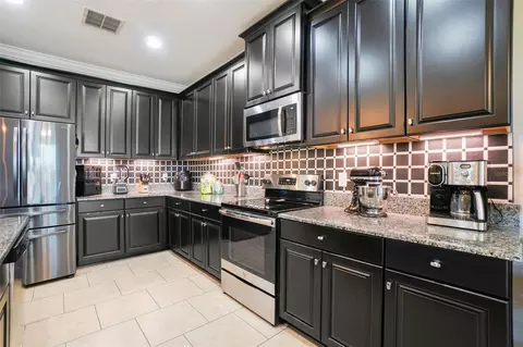 Kitchen - 11428 Carlton Fields Dr, Riverview, FL 33579 photo 4 of 5