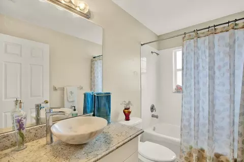 Bath - 2021 Meadow Rue Ct, Trinity, FL 34655 photo 3 of 3