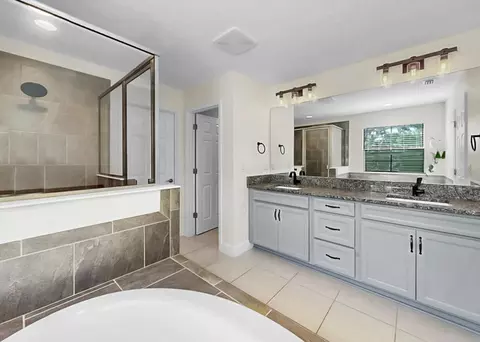 Bath - 13036 Pennybrook Dr, Riverview, FL 33579 photo 5 of 9