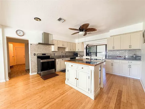 Kitchen - 8818 Mathog Rd, Riverview, FL 33578 photo 1 of 6