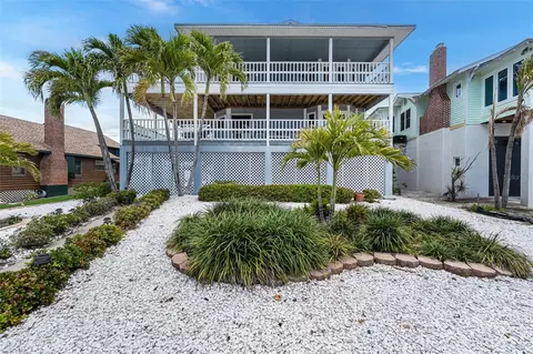 12505 Sunshine Ln, Treasure Island, FL 33706