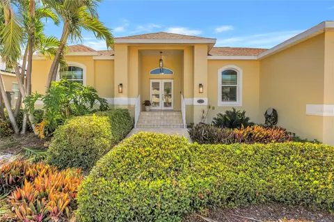 343 8th Ave N, Tierra Verde, FL 33715
