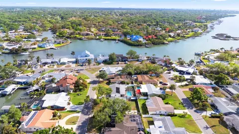 View/Area - 1768 Harbor Cir E, Largo, FL 33770 photo 2 of 4