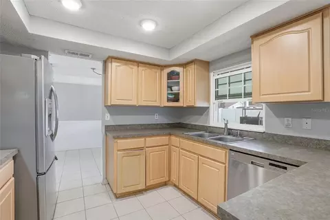 Kitchen - 4104 Fallon Ct, Brandon, FL 33511 photo 2 of 6
