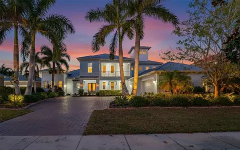 613 Balibay Rd, Apollo Beach, FL 33572