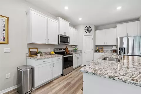 Kitchen - 12357 Nantahala Run, Parrish, FL 34219 photo 1 of 6