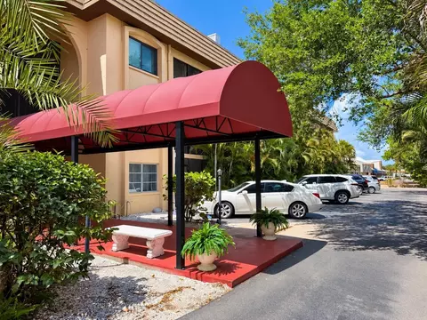 3700 S Osprey Ave #205, Sarasota, FL 34239