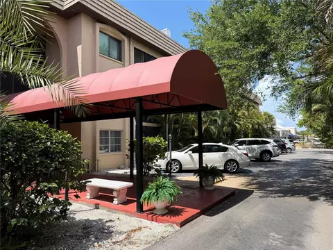3700 S Osprey Ave #205, Sarasota, FL 34239