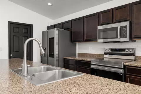 Kitchen - 2060 Ashboro Pl, Bartow, FL 33830 photo 2 of 2