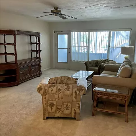 4300 58th St N #1913, Kenneth City, FL 33709