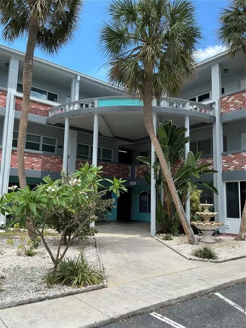 4300 58th St N #1913, Kenneth City, FL 33709