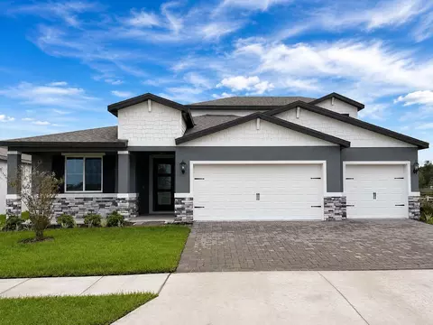 1713 Draughton Dr, Zephyrhills, FL 33541