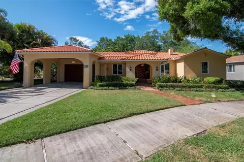 135 25th Ave NE, Saint Petersburg, FL 33704