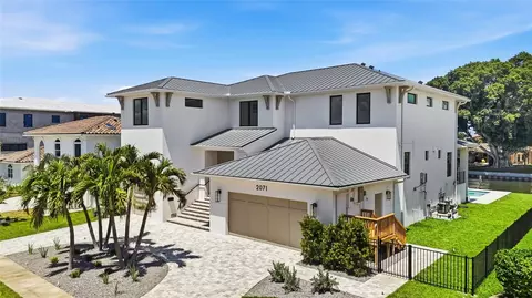 2071 Illinois Ave NE, Saint Petersburg, FL 33703