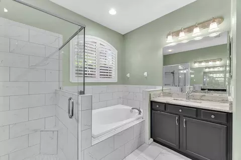 Bath - 2809 Durant Trails Blvd, Dover, FL 33527 photo 2 of 4
