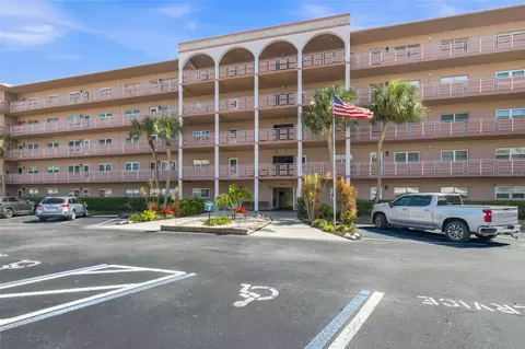 5521 80th St N #212, Saint Petersburg, FL 33709