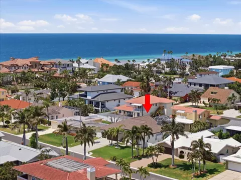 109 16th St, Belleair Beach, FL 33786
