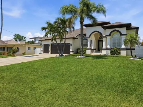 109 16th St, Belleair Beach, FL 33786