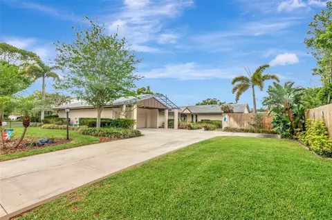 8233 Forest Cir, Seminole, FL 33776