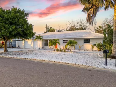 123 8th St, Belleair Beach, FL 33786