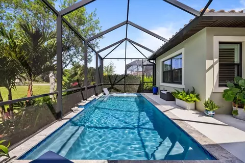 Exterior - 2214 5th St E, Palmetto, FL 34221 photo 5 of 10