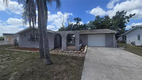 9401 Glen Moor Ln, Port Richey, FL 34668