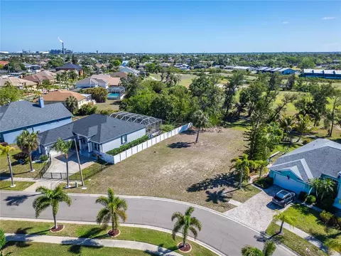 806 Greenview Dr, Apollo Beach, FL 33572